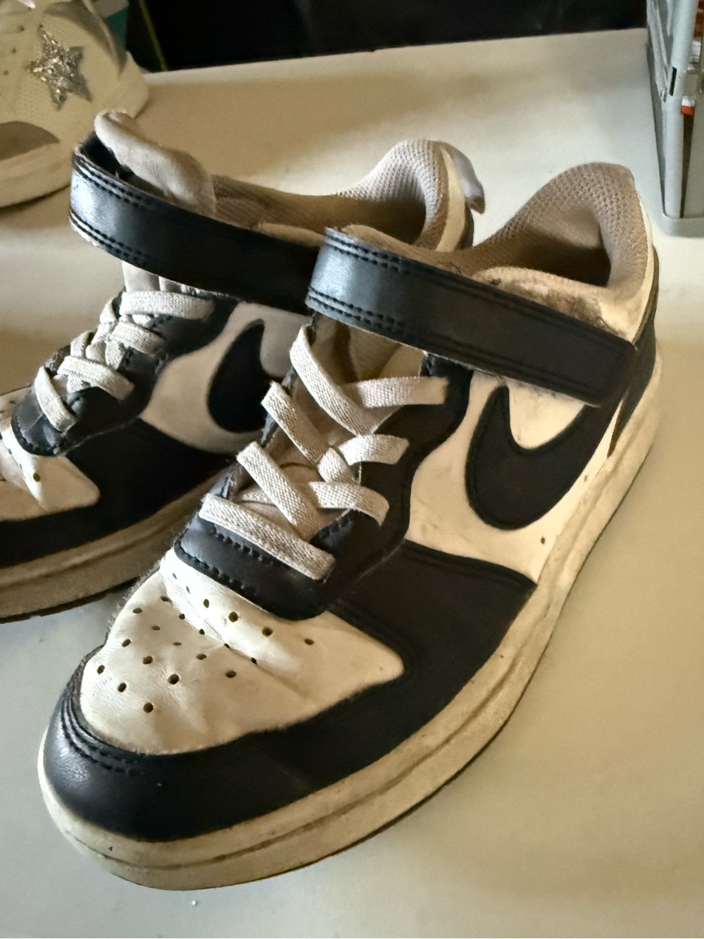 Nike Kids Black and White Low-Top Sneakers with Hook-and-Loop Strap